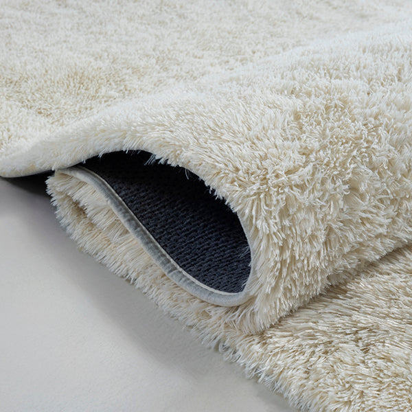 Tapis Fluff crème doux à poils long