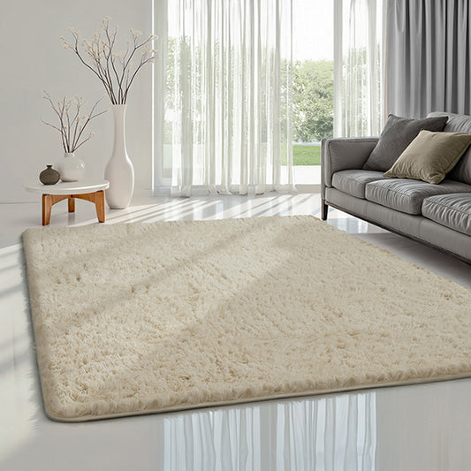 Tapis Fluff beige doux à poils long