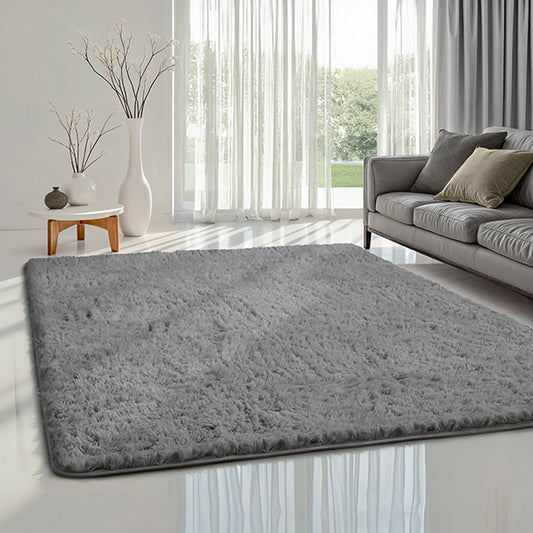Tapis Fluff gris doux à poils long