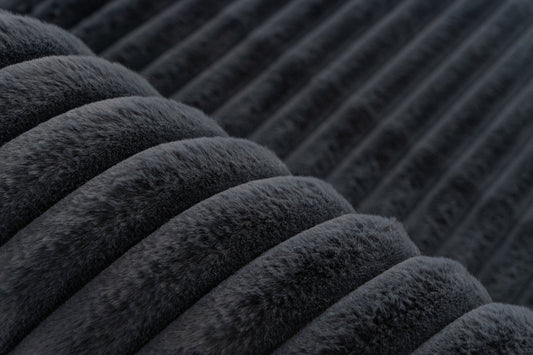 Tapis Milan anthracite, doux rayé.