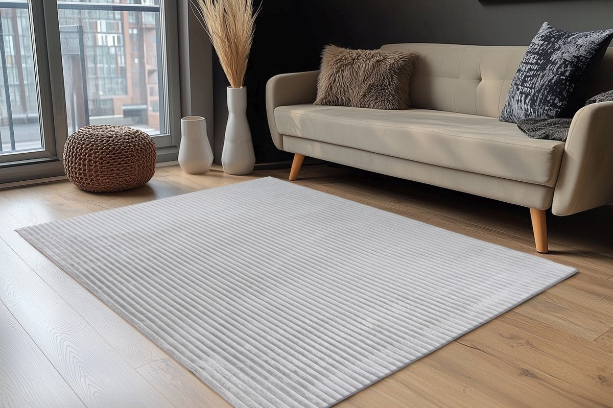 Tapis Milan gris, doux rayé.