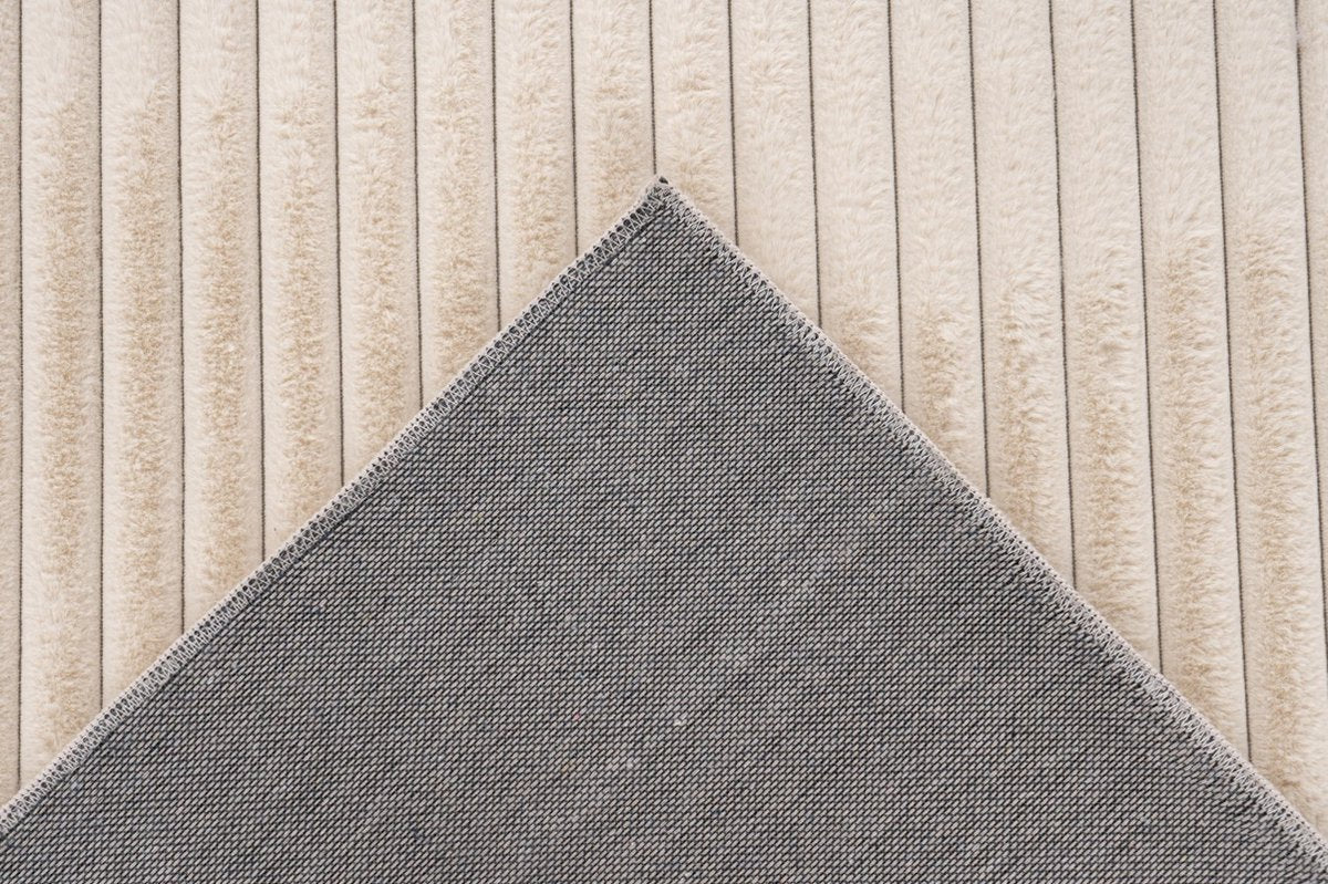 Tapis Milan beige, doux rayé.