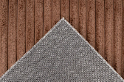 Tapis Milan chocolat, doux rayé.