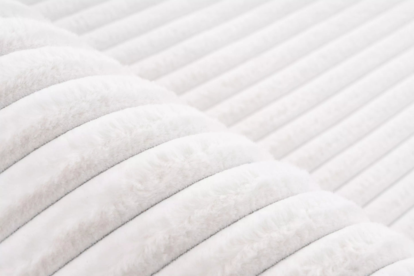 Tapis Milan Blanc, doux rayé.